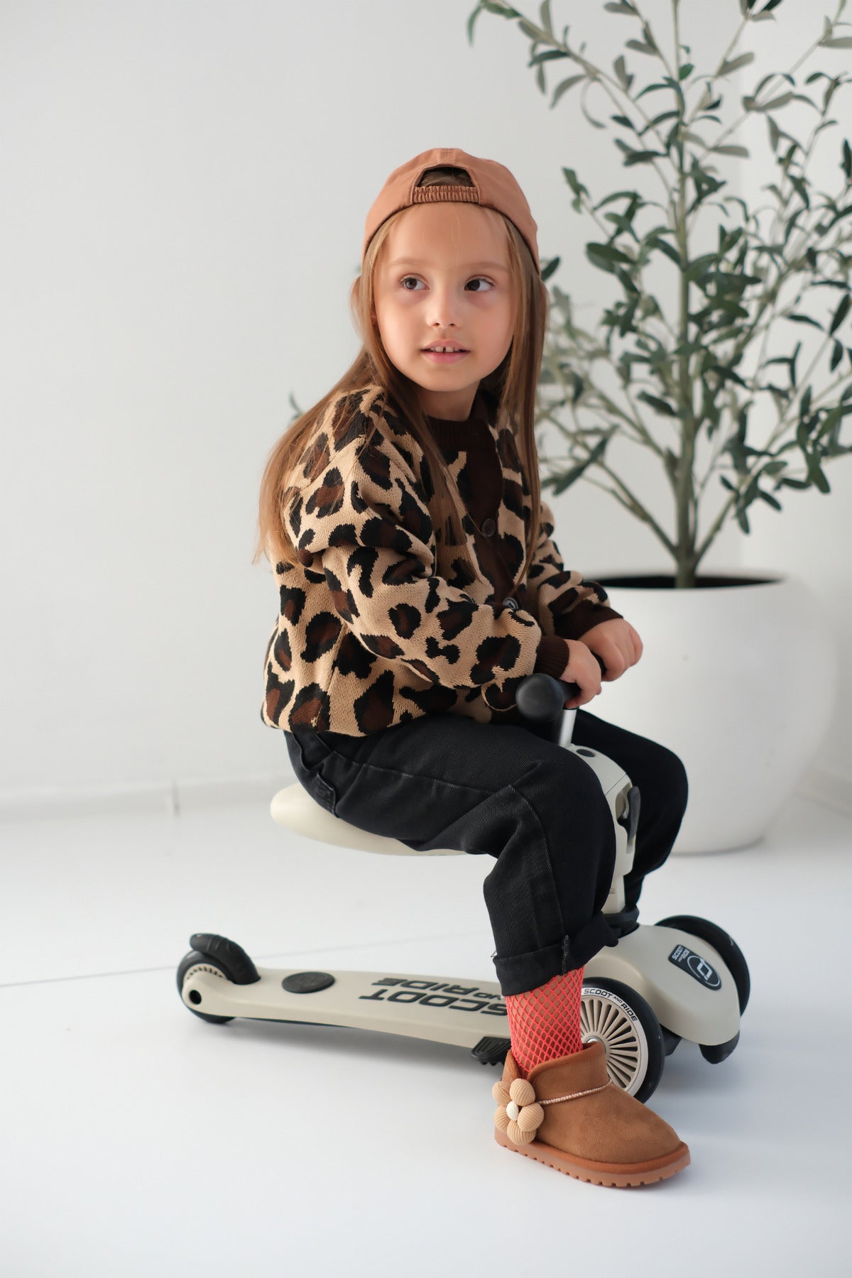 Minto Kız Çocuk ve Bebek Taba Bot - Süet Ortopedik Kaymaz Taban Kışlık Kar Botu Kürklü Çiçek Figürlü