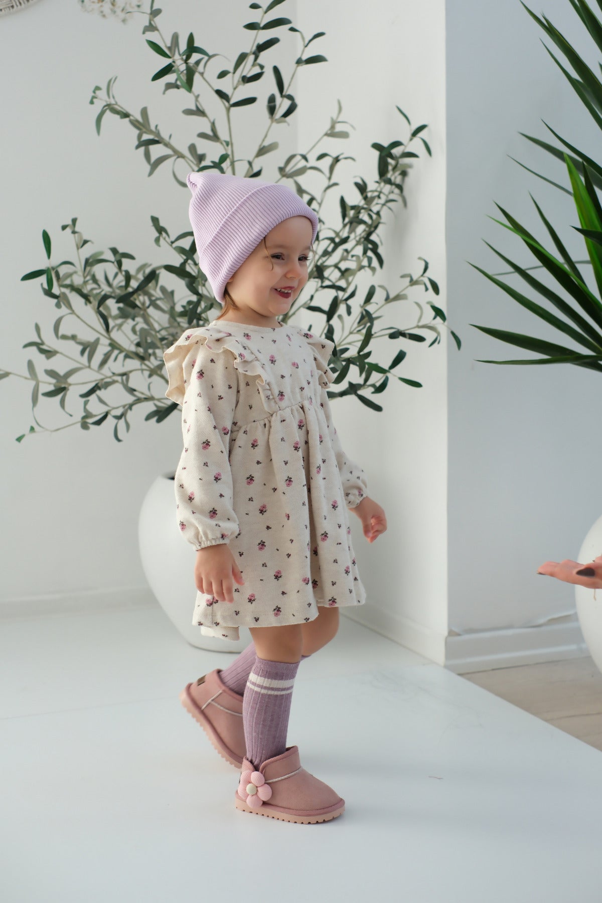 Minto Kız Çocuk ve Bebek Pembe Bot - Süet Ortopedik Kaymaz Taban Kışlık Kar Botu Kürklü Çiçek Figür