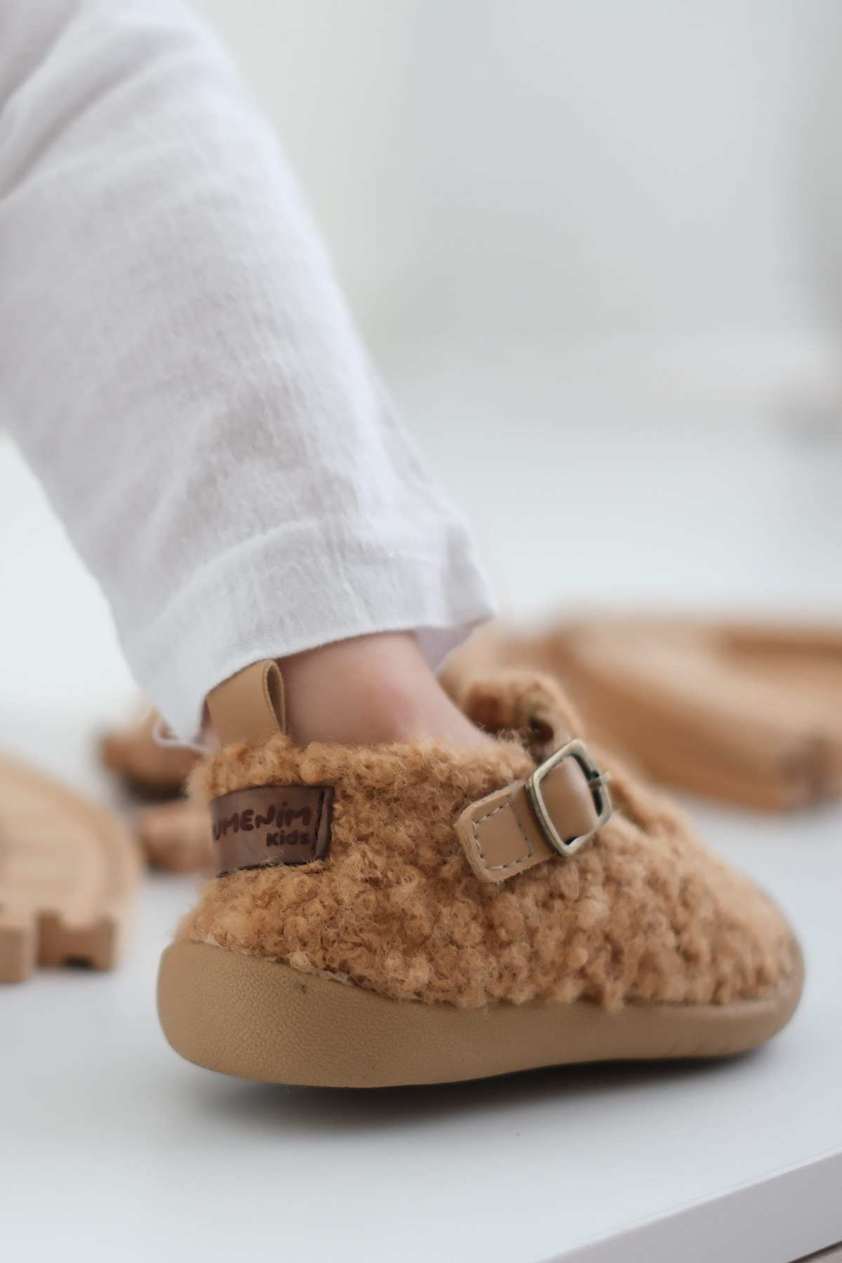 2 Togo Çocuk - Bebek Ortopedik Taba Peluş Babet - Görsel 3